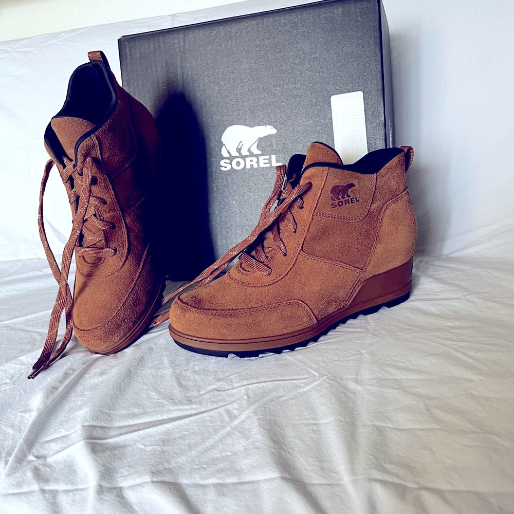 Sorel “Evie” Sport lace, waterproof ankle boot, size 9, Tan